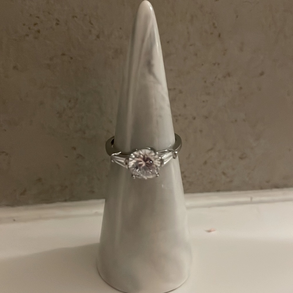 Round Clear Stone Ring Size 8